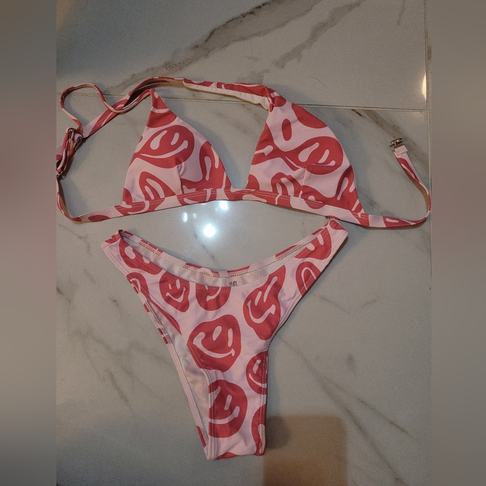 Cute crossover bikini with skirt coverup NWOT
